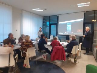 Dnes v Matátě vítáme seniory na semináři "Jak na chytrý telefon/tablet", který pořádáme ve spupraci s Nadace Vodafone...