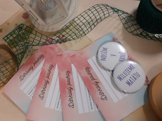 Kdo by si přál pod stromeček nové nosítko? Nebo raději krásnou knihu od ProsimSpinkej, módní a zároveň funkční kousek do...